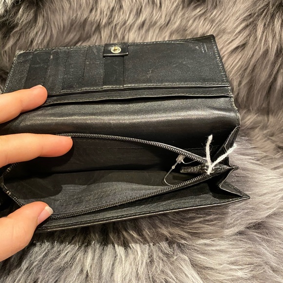 ❌sold❌Monogram Black Gucci Wallet - Picture 7 of 9